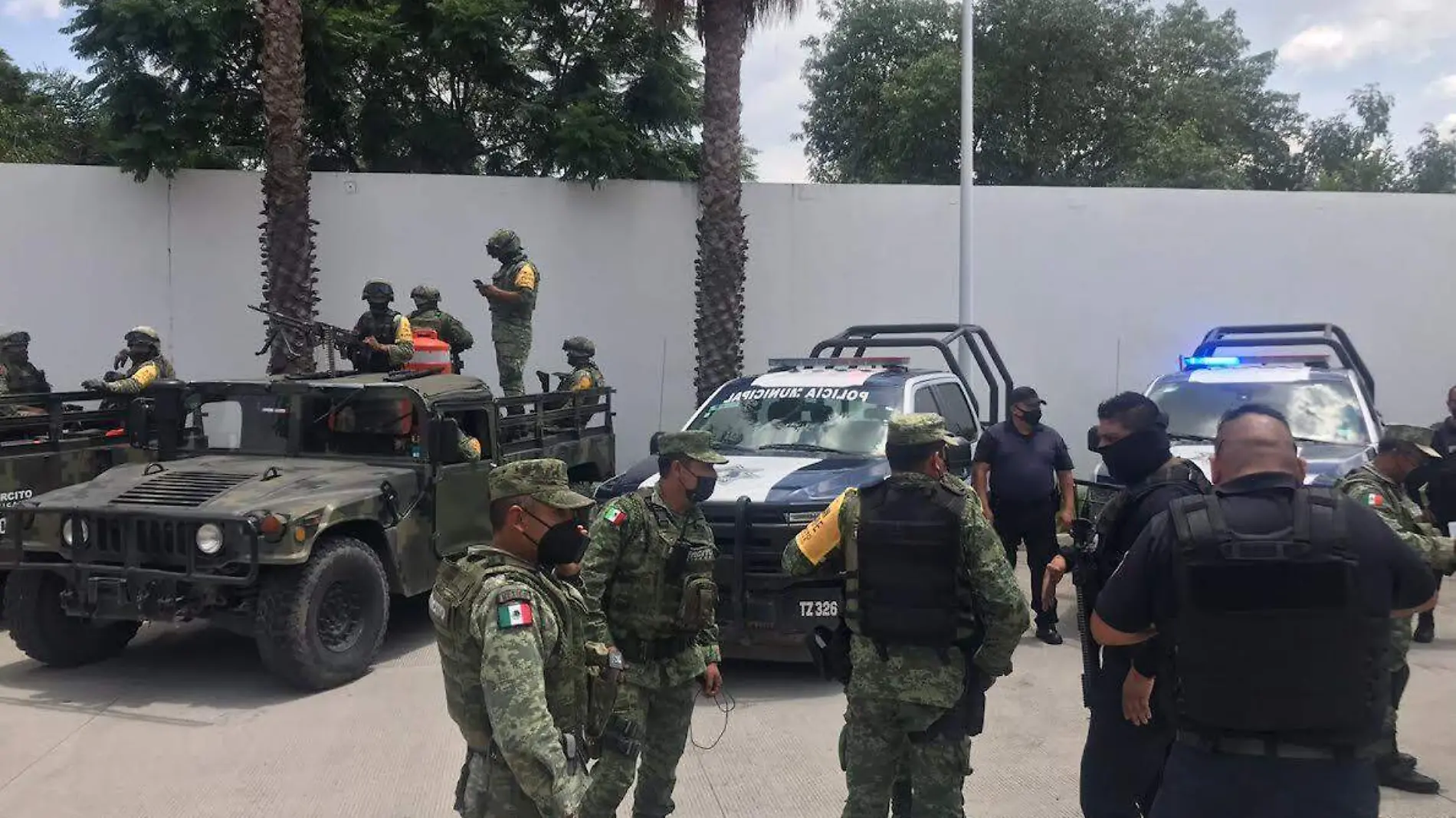 Militares y policias